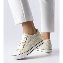 Sneakers dorate con zeppa bassa di Garceau d'oro 1