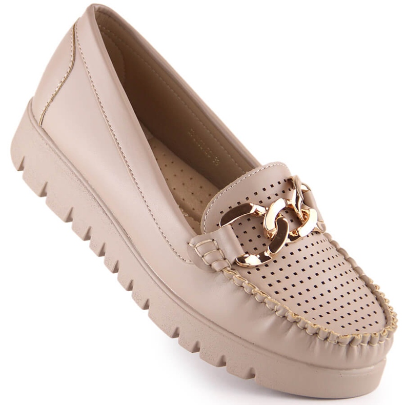 Mocassini beige da donna sulla piattaforma con una catena Potocki YQ21021 1
