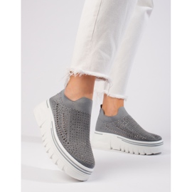Scarpe sportive in tessuto grigio con suola spessa di T.Sokolski 1
