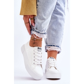 Comode scarpe da ginnastica con plateau Lee Cooper LCW-23-31-1806L Bianche bianca 1