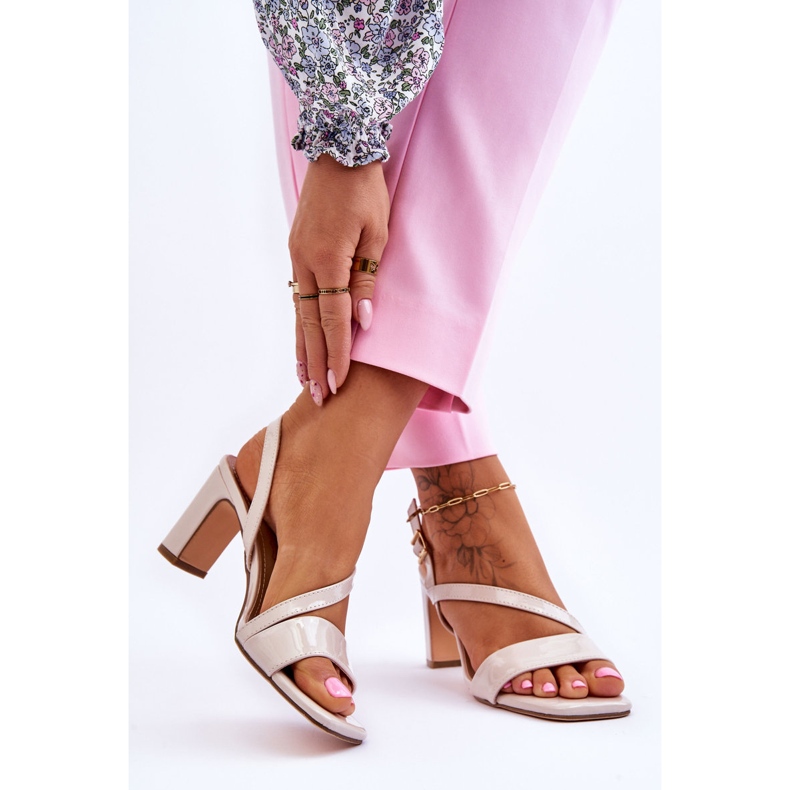 Sandali Donna Laccati Sul Tacco Beige Carrie 2