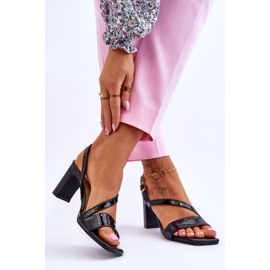 Sandali Donna Laccati Sul Tacco Nero Carrie 2