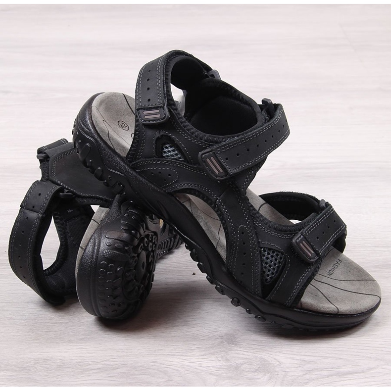 McKeylor 8654 sandalo da uomo in pelle nera con velcro nero 1