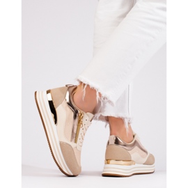 Sneakers con plateau beige e oro di Shelovet 1