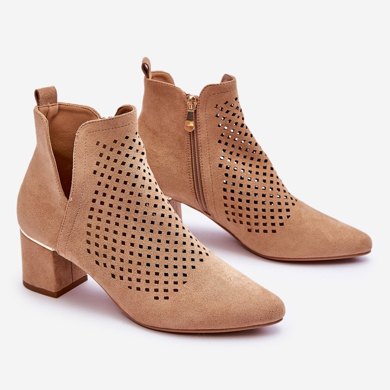 Vinceza Stivali in camoscio traforato con cut-out su tacco Blakely beige 1