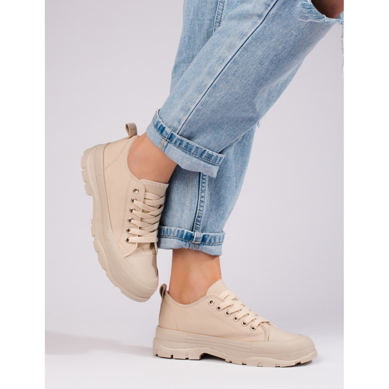 Classiche sneakers da donna sulla piattaforma Shelovet beige 1