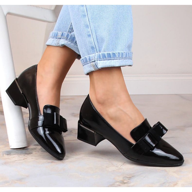Scarpe da donna laccate nere su un blocco McKeylor 10871 nero 1