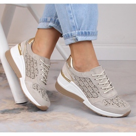 Scarpe da donna in pelle scamosciata su zeppa traforata beige Filippo DP4669 1