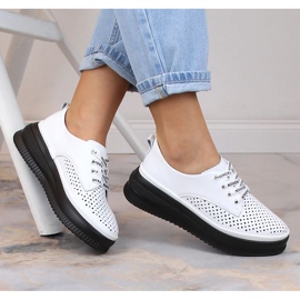 Scarpe da donna comode traforate in pelle bianche Artiker 52C1992 bianca 1