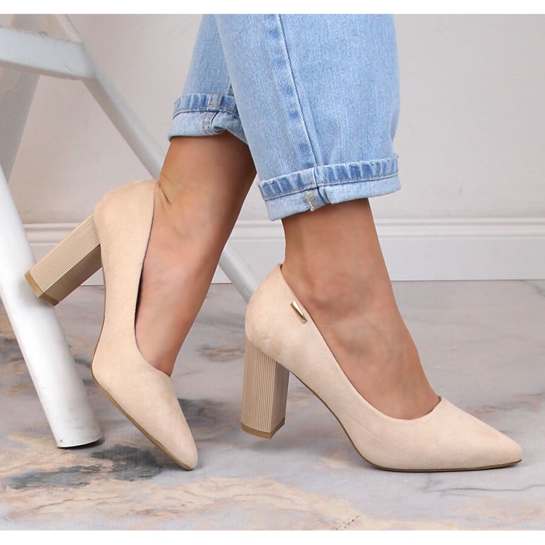 Décolleté in camoscio beige da donna sul palo T.Sokolski W23-402 1