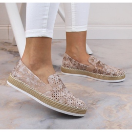 Comode scarpe slip-on da donna in oro rosa traforato Rieker L7852-31 d'oro 1