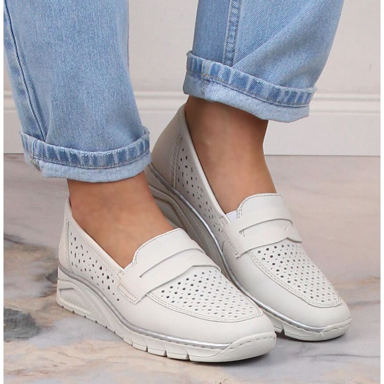 Scarpe con zeppa traforate in pelle da donna Rieker N3356-80 bianco 1