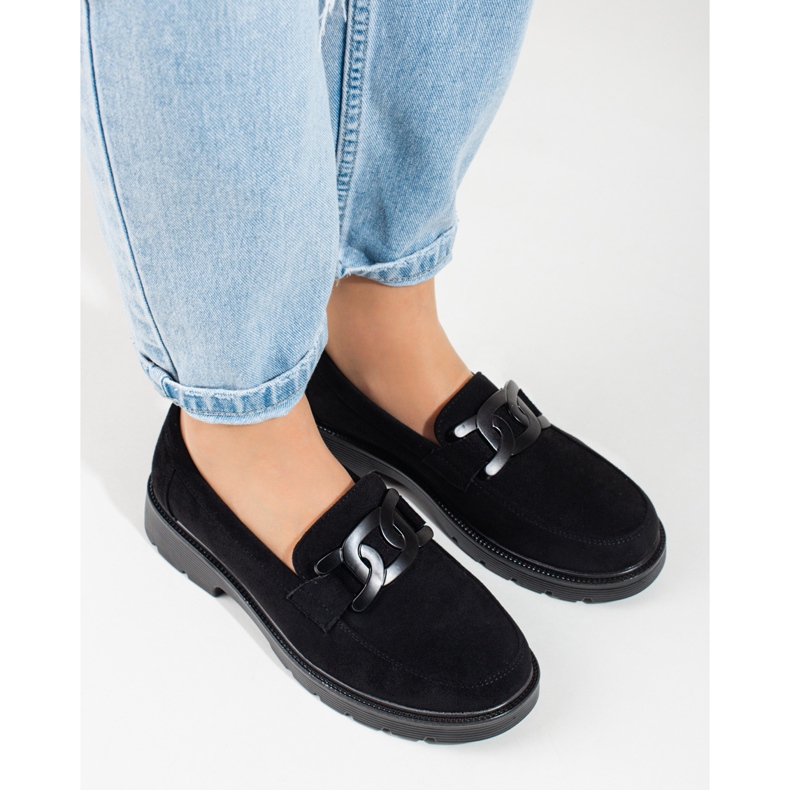 Mocassini da donna in camoscio nero con catena Shelovet 1