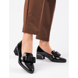Scarpe da donna laccate con tacco alto con fiocco nero Vinceza 1