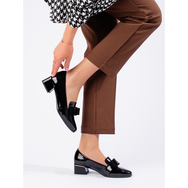 Scarpe da donna laccate con tacco alto con fiocco nero Vinceza 2