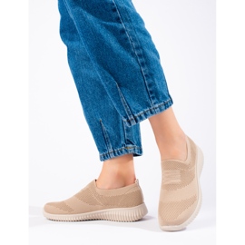 Scarpe sportive in tessuto beige chiaro di Shelovet 1