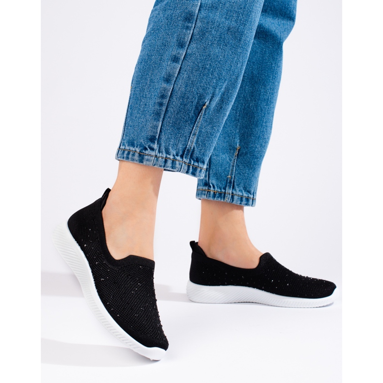 Scarpe slip-on in tessuto nero con borchie di Shelovet 1