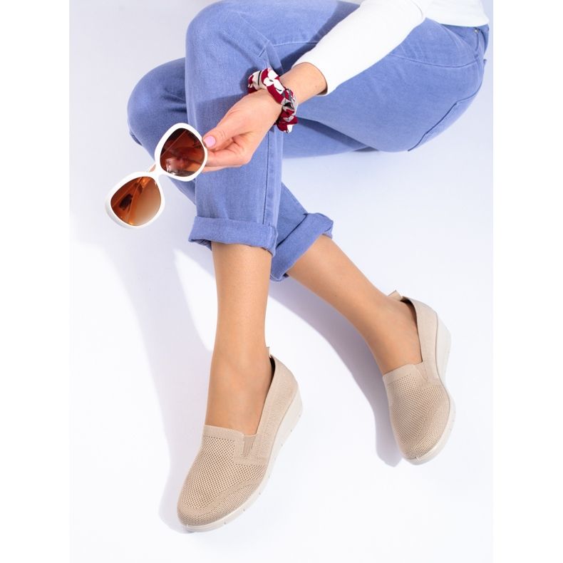 Scarpe con zeppa in tessuto beige chiaro di Shelovet 1