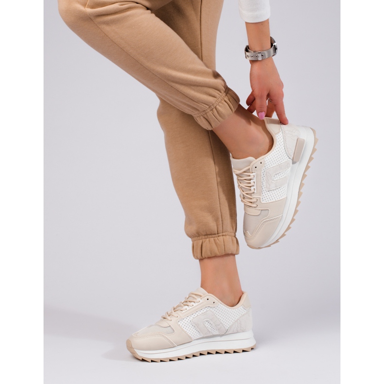 Sneakers beige con suola spessa di Shelovet 1