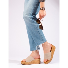 Sandali con zeppa da donna traforati beige Shelovet 1