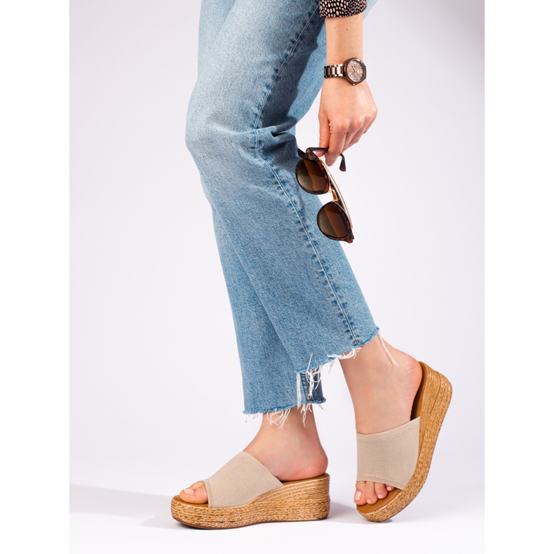 Sandali con zeppa da donna traforati beige Shelovet 1
