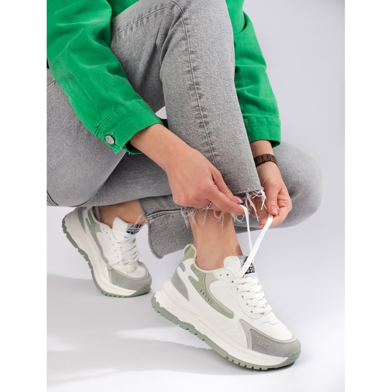 Sneakers da donna su suola spessa Shelovet bianco 1