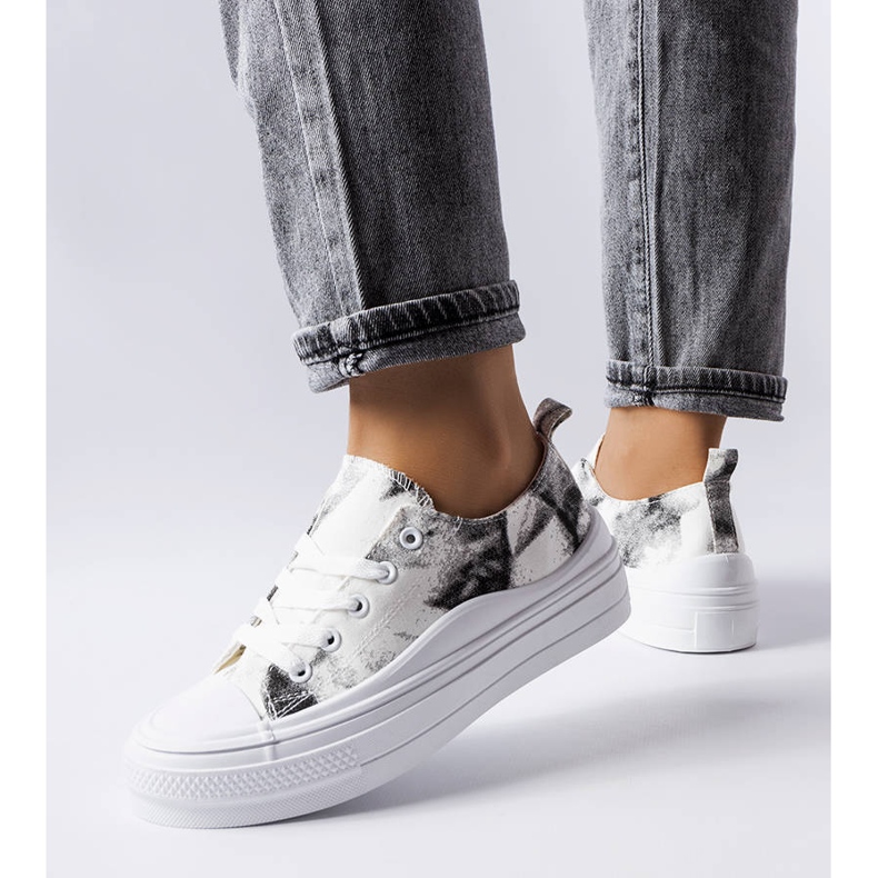 Sneaker con plateau in bianco e nero di Rocheleau 1