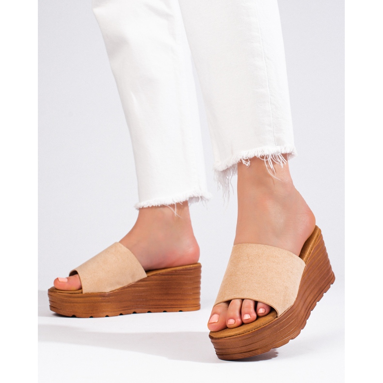 Pantofole da donna con zeppa Shelovet in camoscio beige 2