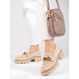 Mocassino Shelovet in camoscio con catena beige chiaro 1