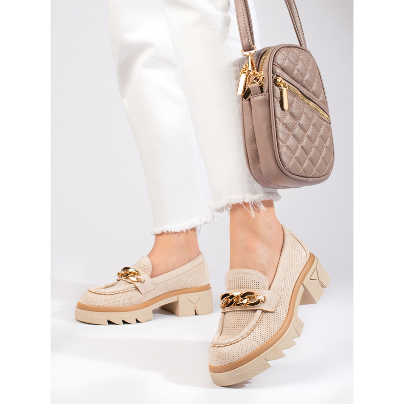 Mocassino Shelovet in camoscio con catena beige chiaro 1