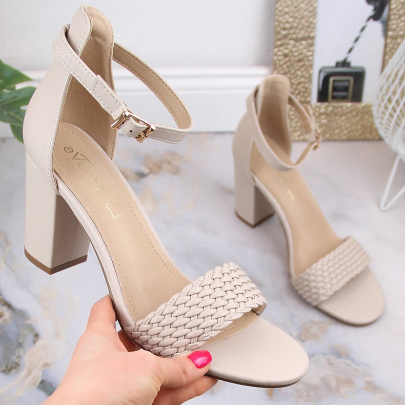 Sandali beige da donna sul post eVento 5945 1