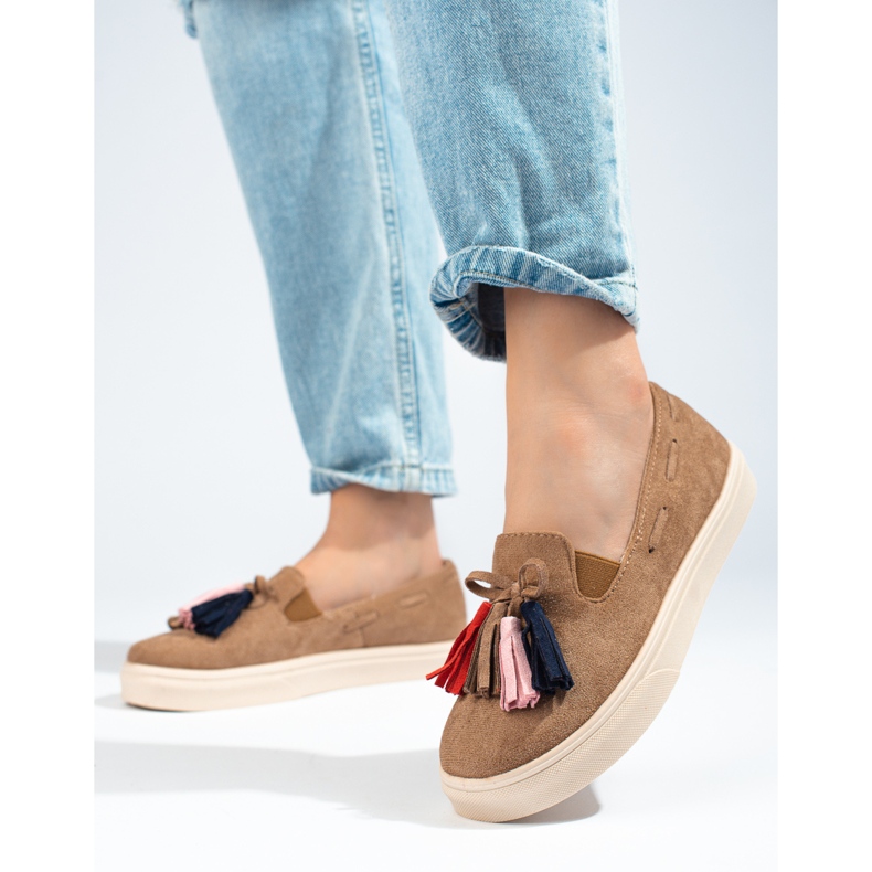 Slip-on in camoscio marrone con nappine Shelovet beige 2