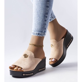Vinceza Sandali beige con zeppa alta di Vincez 1