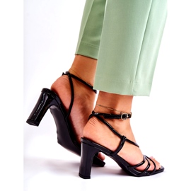 Sandali neri dipinti da donna nero 3