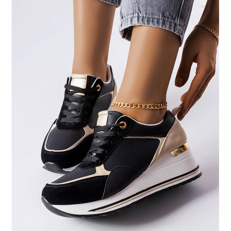 Sneaker con zeppa di colore nero di Harvé 1
