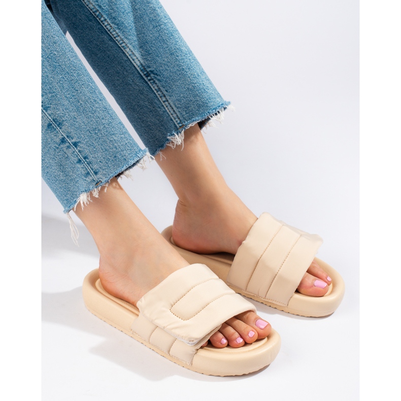 Ciabatte in velcro da donna beige di Shelovet 1