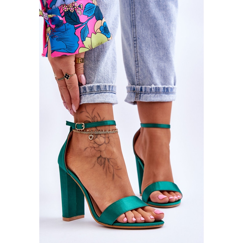 Sandali con tacco alto in raso verde Linsy 1