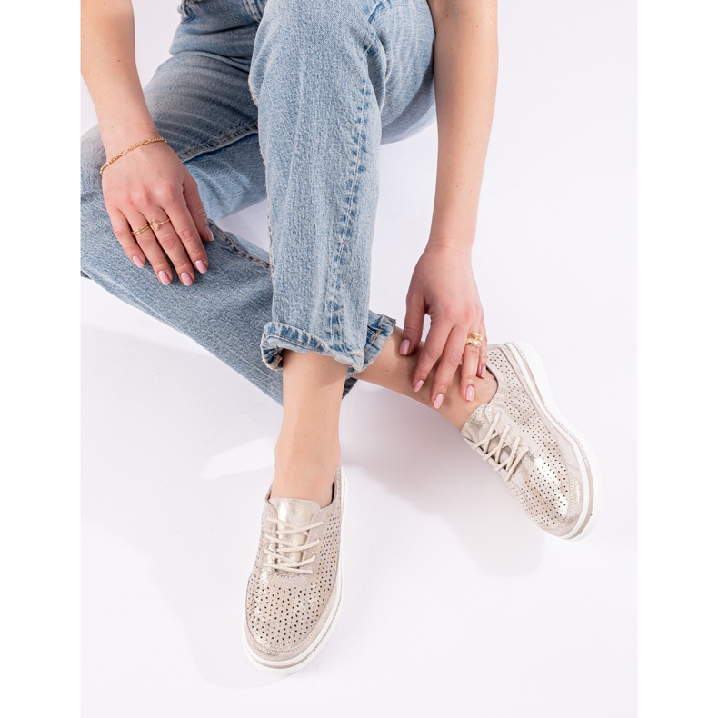 Scarpe traforate in pelle da donna sulla piattaforma dorata Shelovet d'oro 1