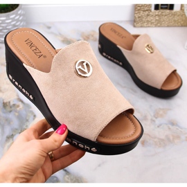Ciabatte da donna con zeppa in camoscio beige Vinceza 10907 1