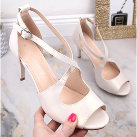 Eleganti sandali da donna con perle Sergio Leone SK429 beige 1