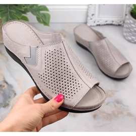 Sandali con zeppa in pelle da donna con elastico T.Sokolski L22-518 beige 1