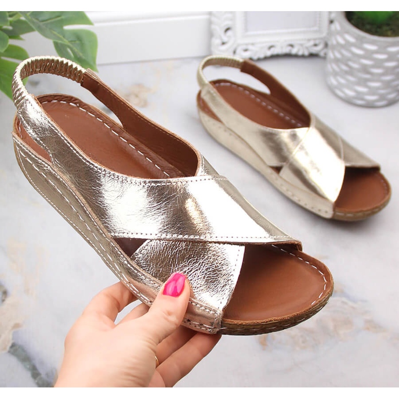 Sandali slip-on da donna in vernice oro T.Sokolski L22-1001 d'oro 1
