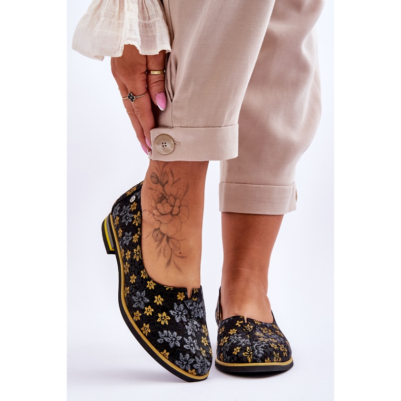 Scarpe in Pelle Maciejka Fiori Gialli 05035-38 Nere nero 1