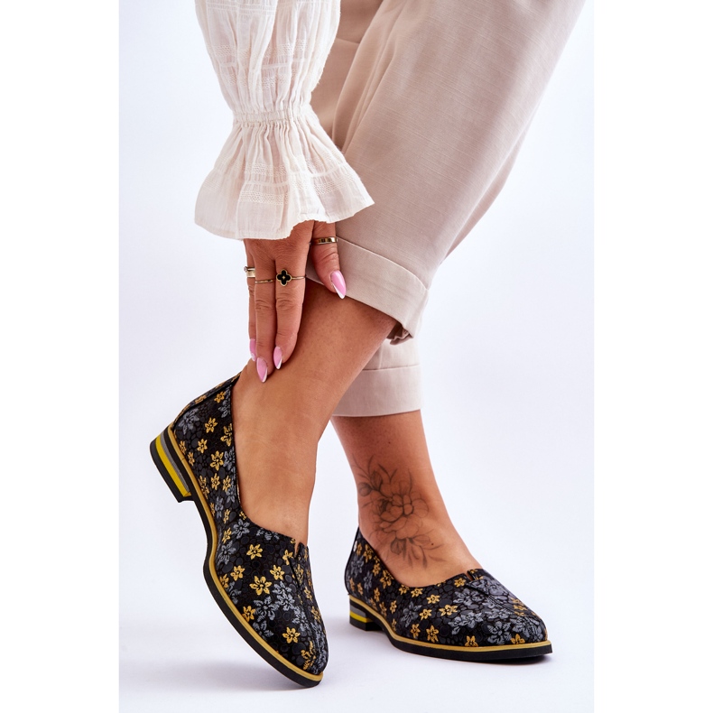 Scarpe in Pelle Maciejka Fiori Gialli 05035-38 Nere nero 2