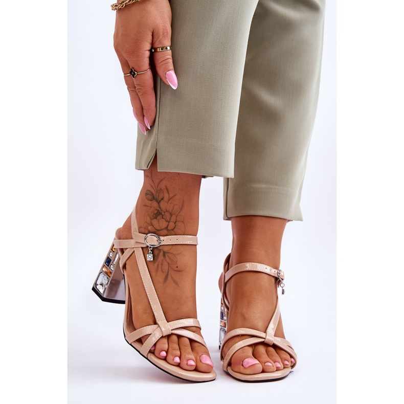 S.Barski Sandali laccati su una tacchetta decorativa D&amp;A CR-232 Beige 1