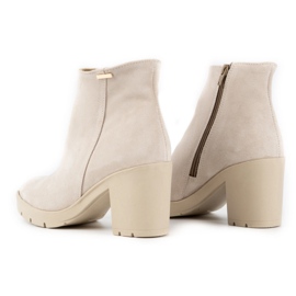 Olivier Stivali isolanti in pelle scamosciata da donna Riva di colore beige chiaro 1