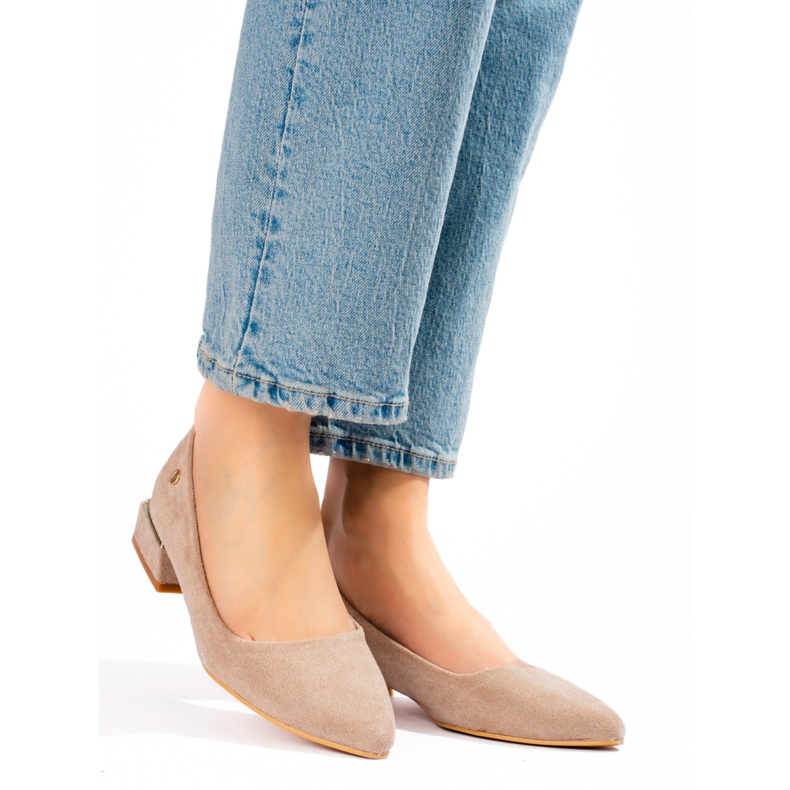 Ballerine con tacco basso in camoscio beige da donna di Vinceza 2