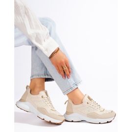 Sneakers da donna su una spessa suola beige Shelovet 1