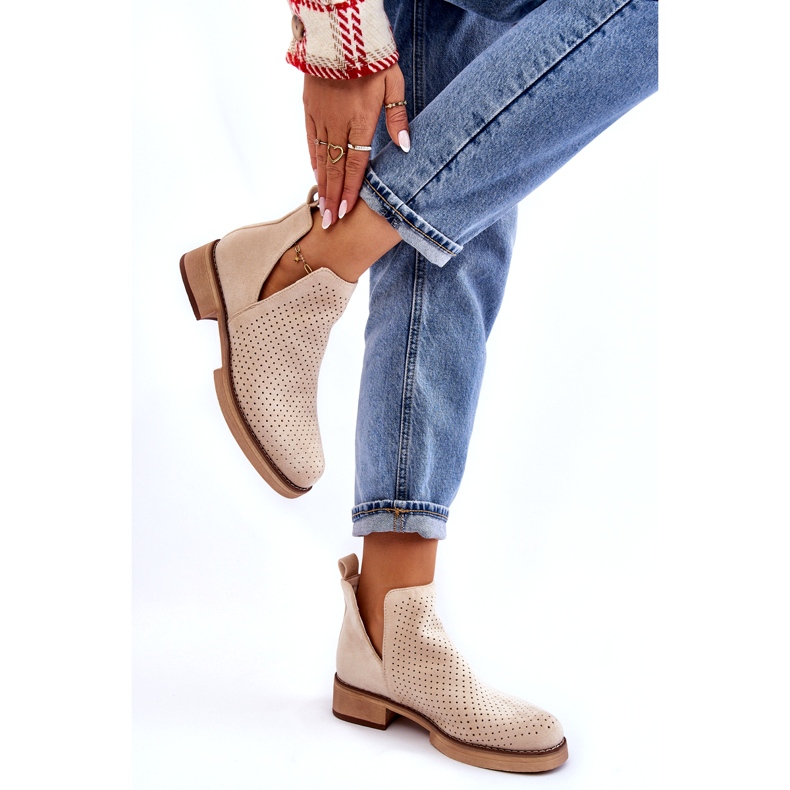 Stivali traforati in pelle scamosciata su tacco piatto, Beige 4