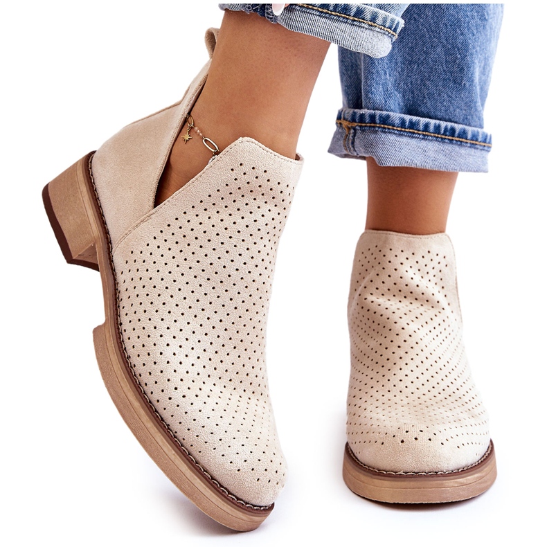 Stivali traforati in pelle scamosciata su tacco piatto, Beige 5